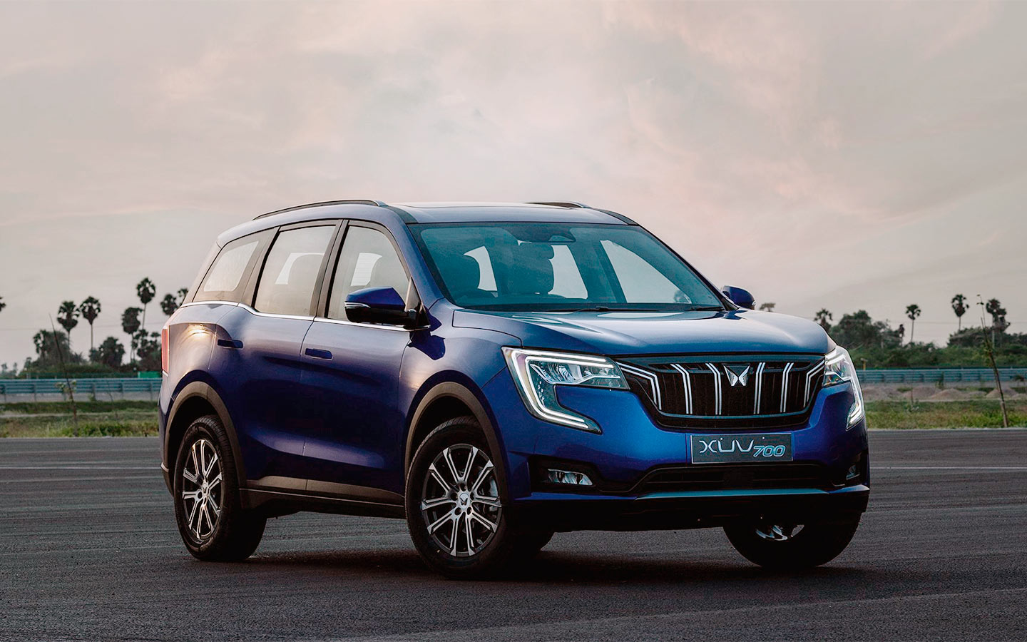Mahindra XUV700</p>