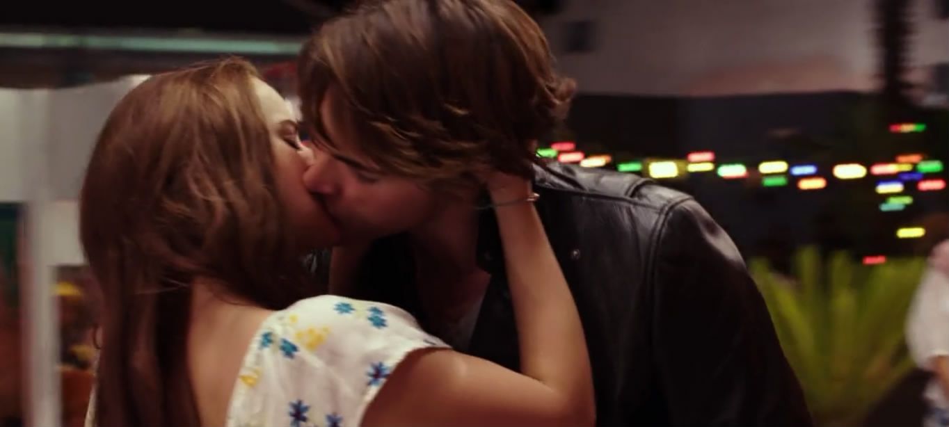 Кадр из фильма «Будка поцелуев»