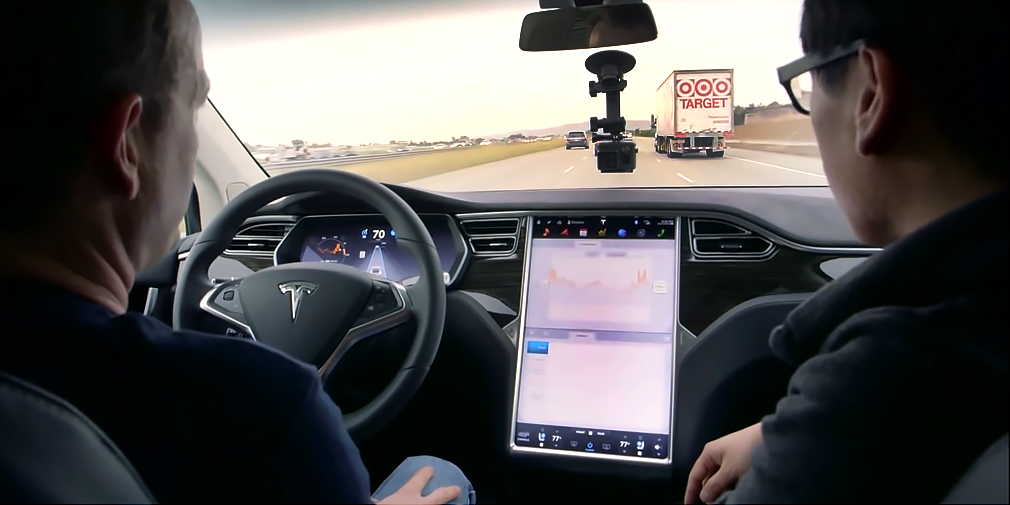 Tesla Model X с автопилотом смогла предотвратить автокатастрофу