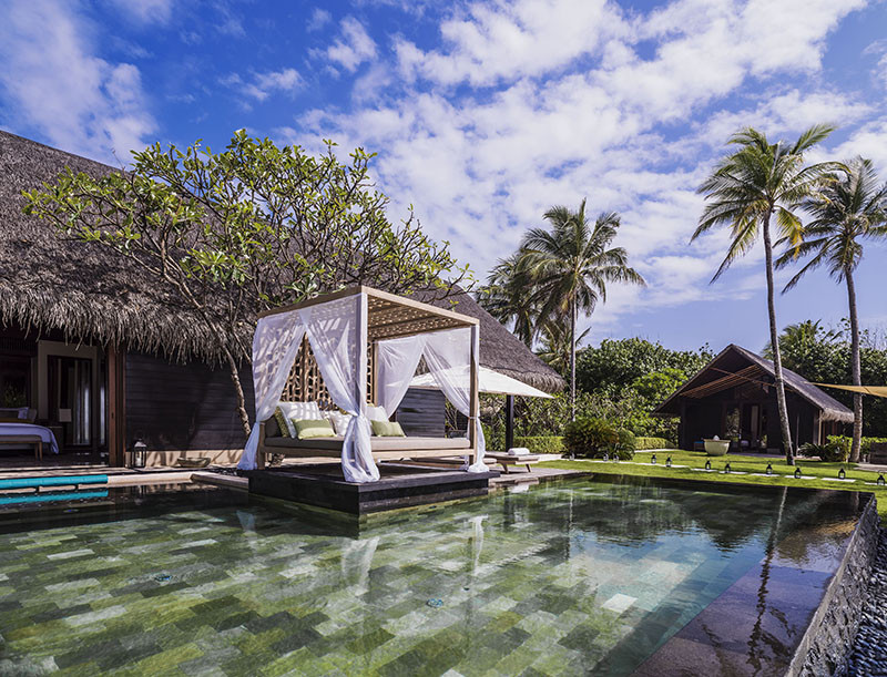 Один из приватных бассейнов на вилле Grand Sunset Residence, курорт One&Only Reethi Rah