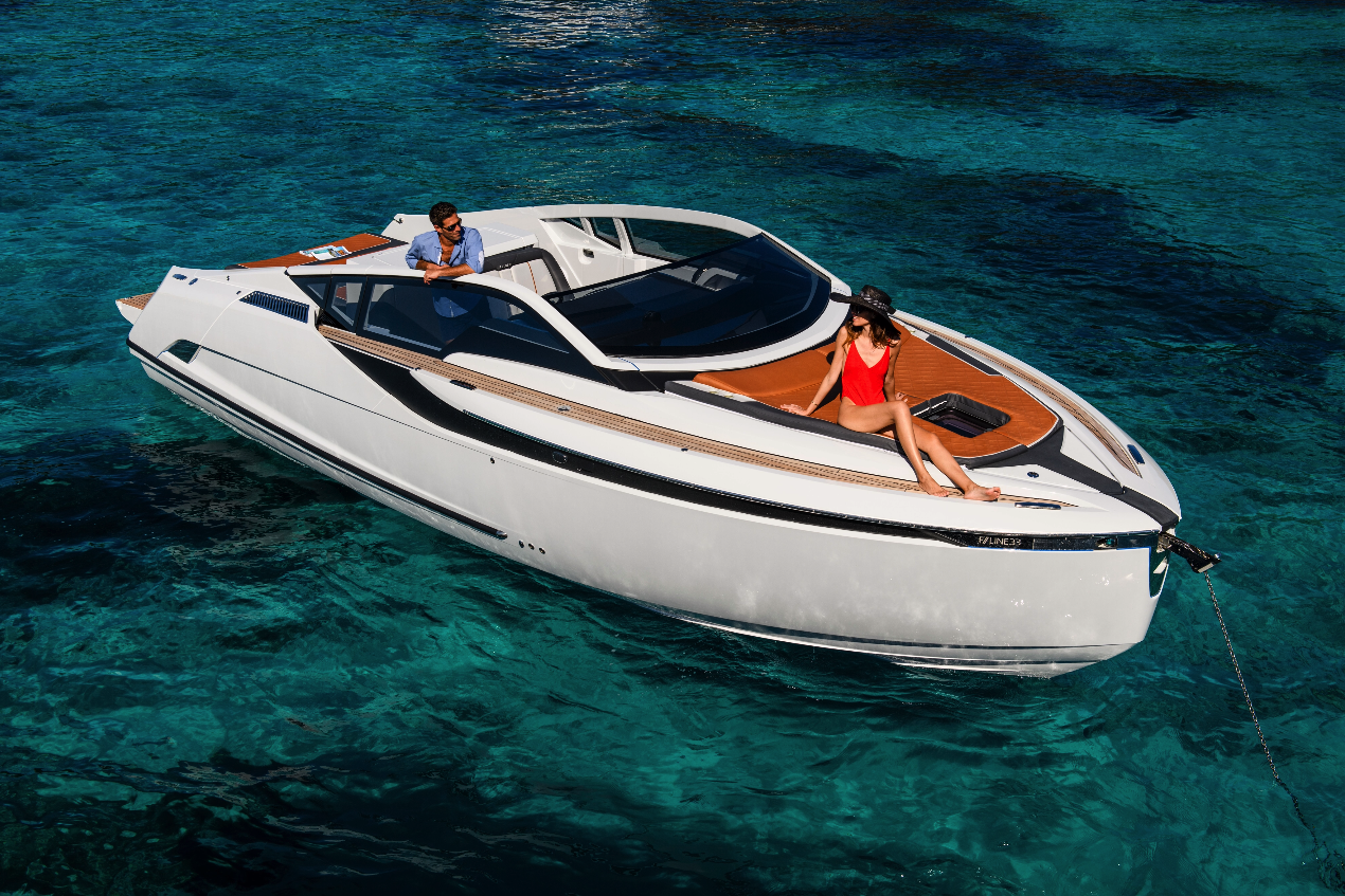 Яхта Fairline F-line 33