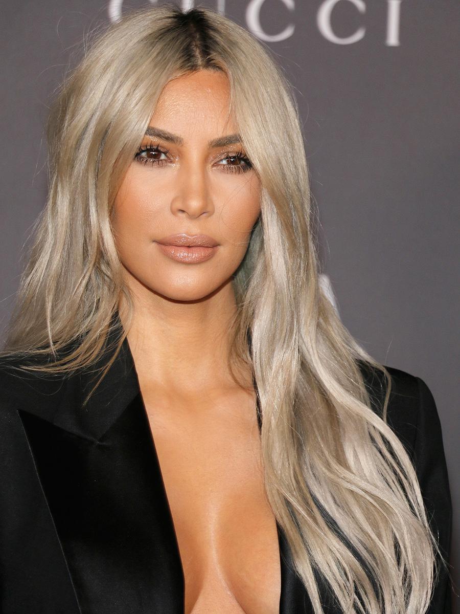 Ким Кардашьян в этом году блистает на всех мероприятиях с окрашиванием total blonde