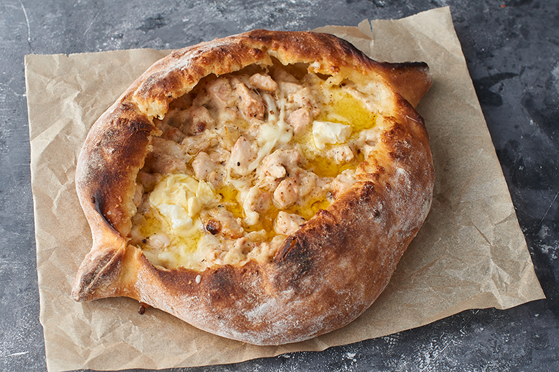 Хачапури по-аджарски с курицей