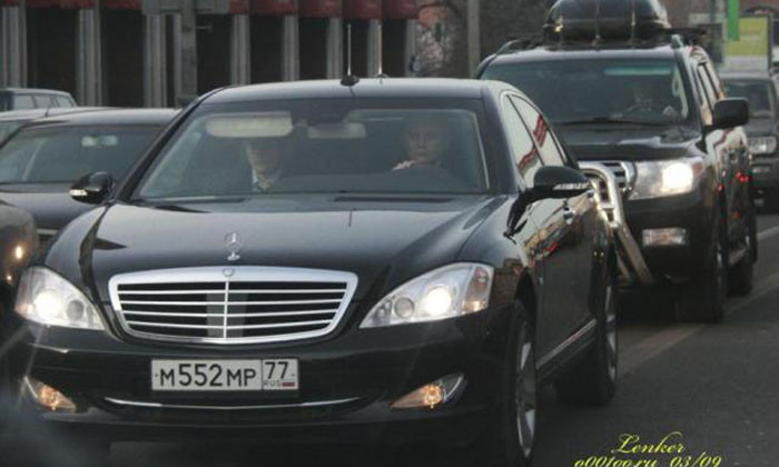 Стал известен владелец VIP-кортежа, насмерть сбившего рабочих