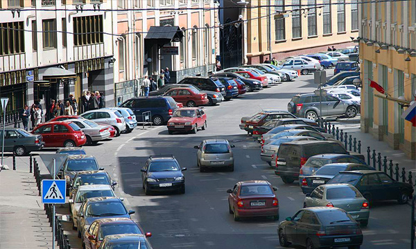 Скорость движения автомобилей в новых зонах платной парковки выросла на 5-7%