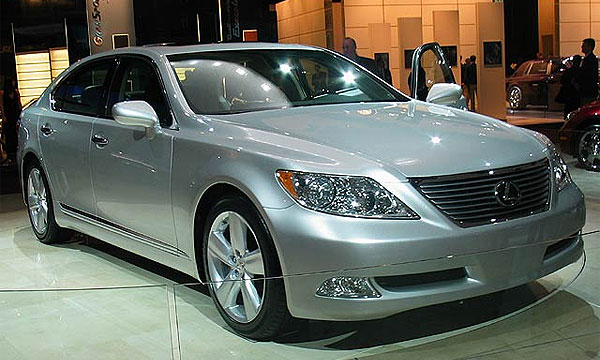 LS 460 на автосалоне в Детройте