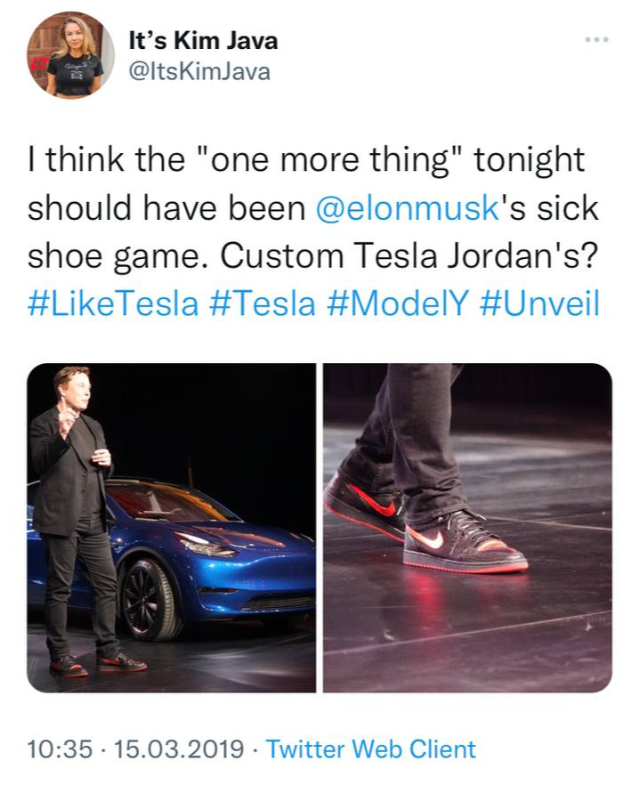 Илон Маск в персонализированных кроссовках Nike Air Jordan на презентации Tesla Model Y, март 2019