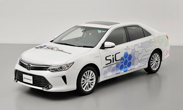 Toyota представила гибридный концепт на базе Camry