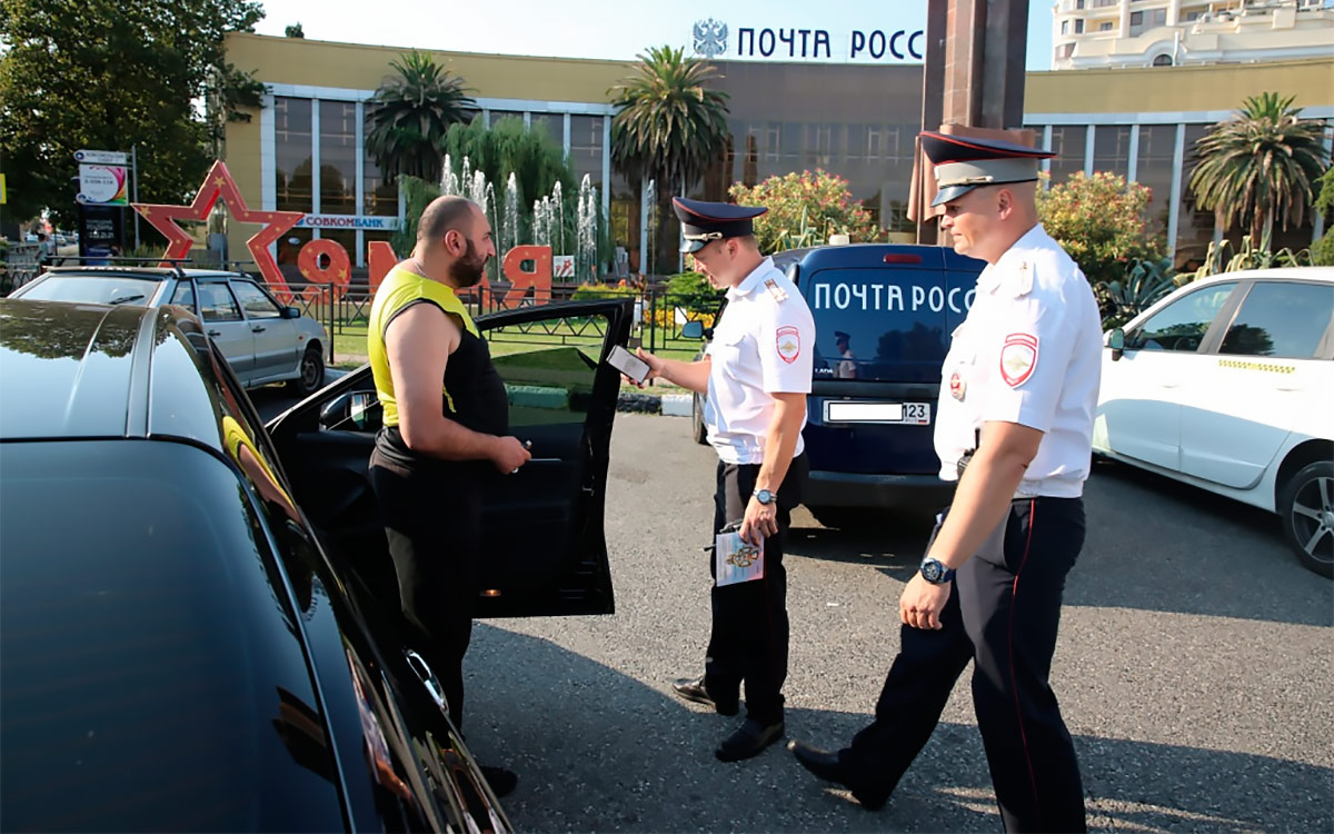 «Арест до 15 суток». ГИБДД предупредила о суровом наказании за тонировку