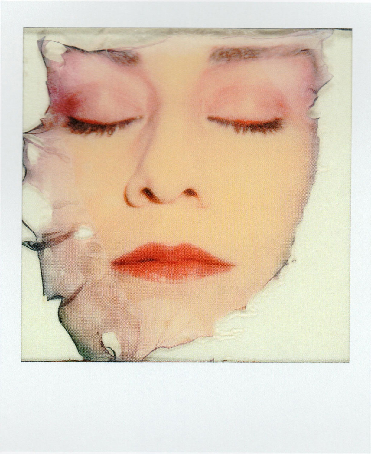 Одиль Мулина, «Лицо», 1980. Polaroid SX-70. Галерея OstLicht, Вена