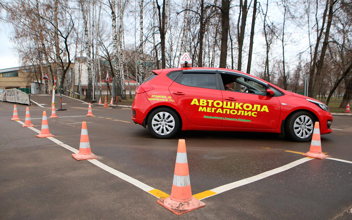 Как припарковаться между двумя машинами передом схема