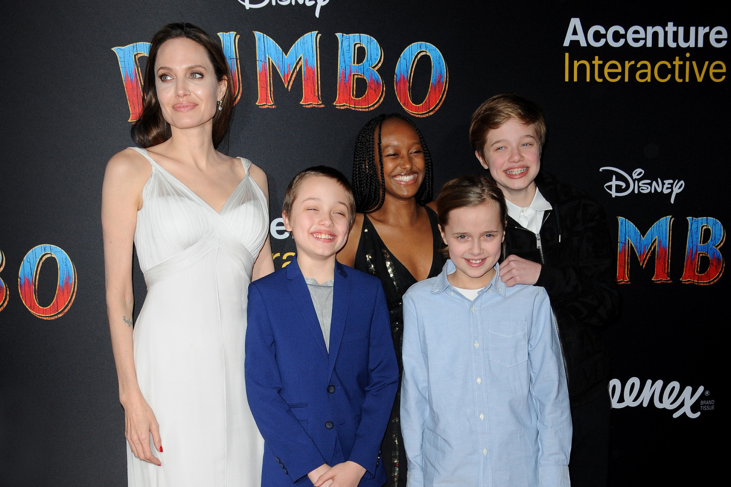 Анджелина Джоли, Нокс, Захара, Вивьен и Шайло на премьере фильма «Дамбо» в Лос-Анджелесе, 2019