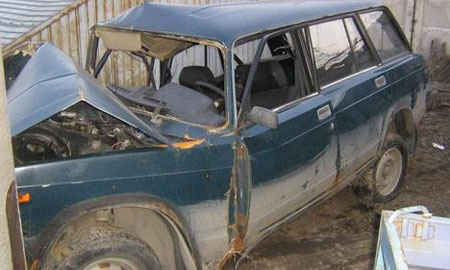 Женщина-водитель за рулем ВАЗ-21043 не справилась с управлением