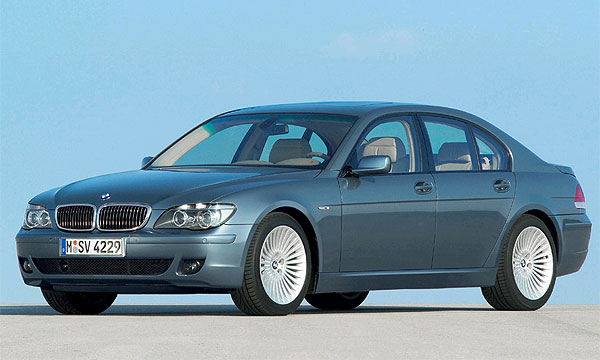 В Подмосковье угнан BMW-745 крупного чиновника Минюста