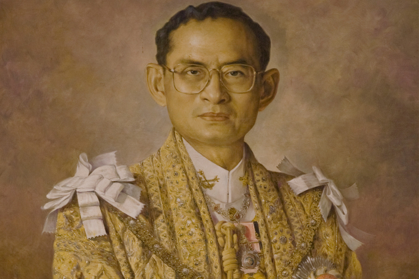 Портрет Пхумипона Адульядета