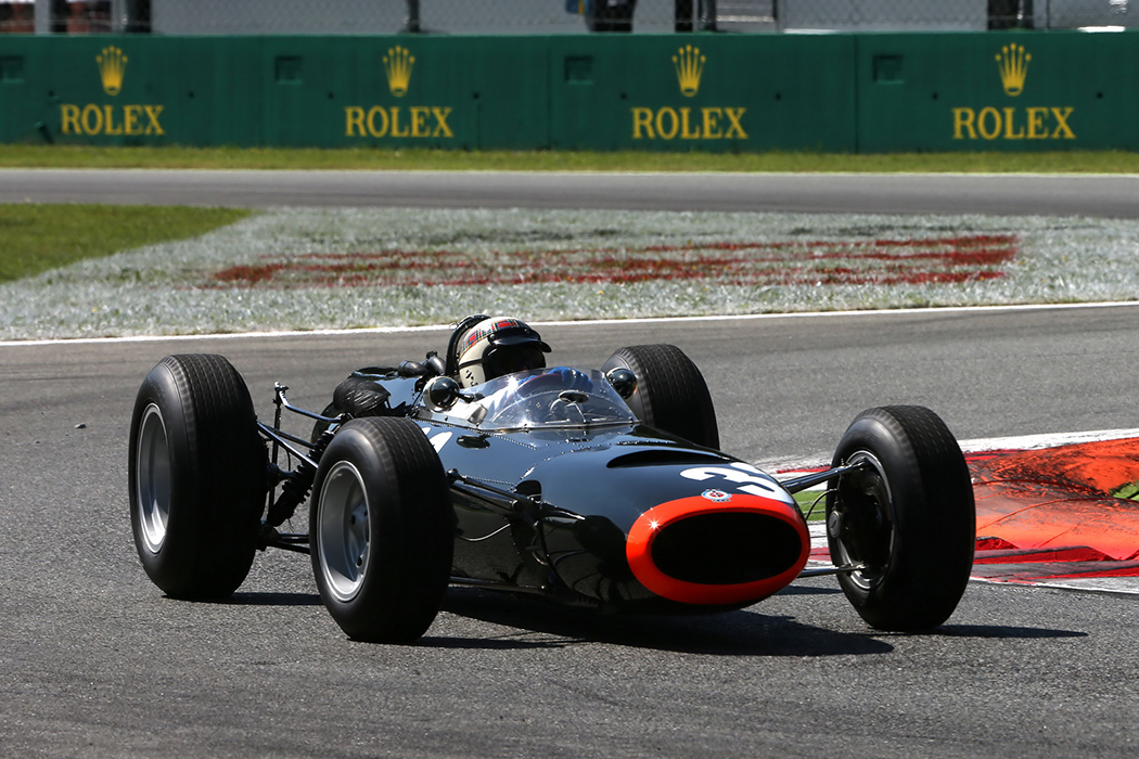 Гонки старинных автомобилей Goodwood Revival и Rolex Monterey Motorsports Reunion.