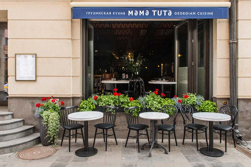 Уличные столики ресторана Mama Tuta на Патриарших