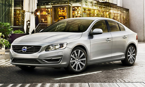 Полноприводный Volvo S60 стал дешевле на 700 тысяч рублей