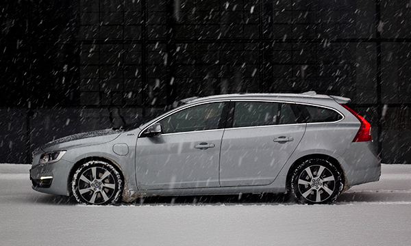 Город грехов. Тест-драйв Volvo V60 Plug-in Hybrid