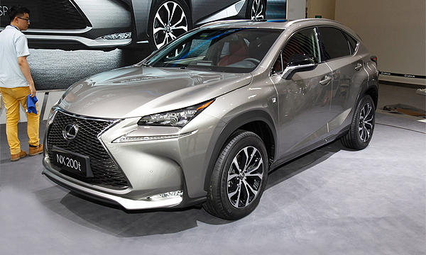 Самый маленький кроссовер Lexus получил турбомотор