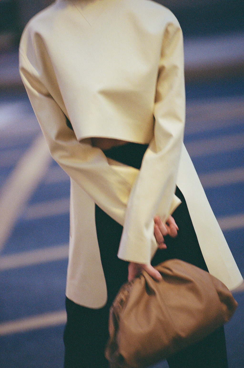 Жакет, клатч — все Bottega Veneta