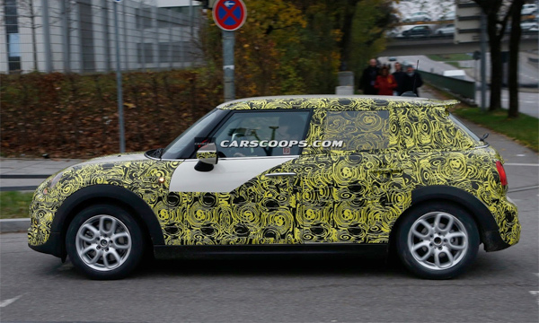 Пятидверный Mini Cooper заметили во время тестов