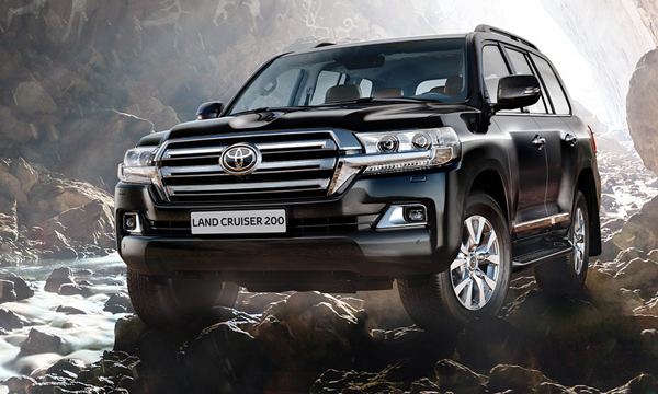 Toyota назвала российские цены на обновленный внедорожник Land Cruiser