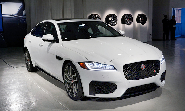 Новый Jaguar XF привезут в Россию осенью