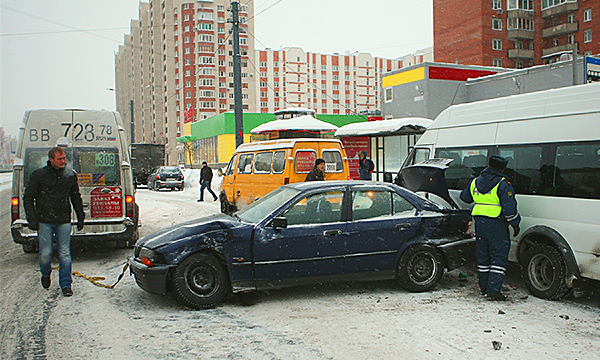 ОСАГО хватит на всех: кто заплатит за ДТП на льду