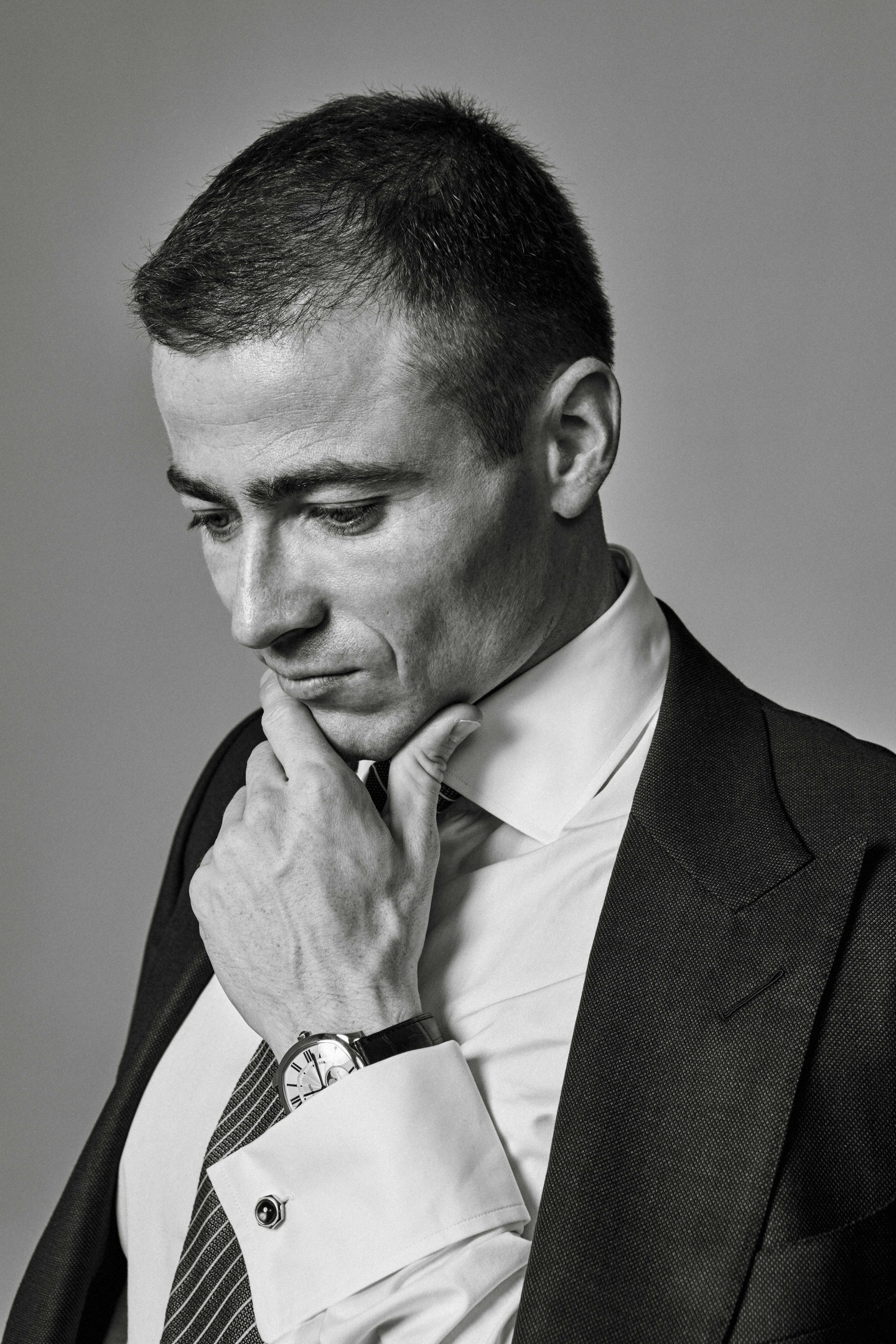 На Борисе: костюм, сорочка, галстук, платок - все Tom Ford, запонки Cartier, часы Drive de Cartier