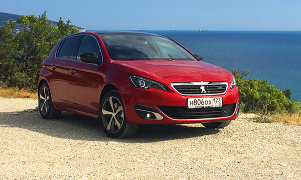 В полупозиции. Тест-драйв Peugeot 308 GT Line