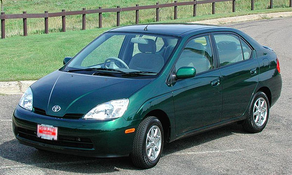 Toyota отзывает гибридные автомобили Prius
