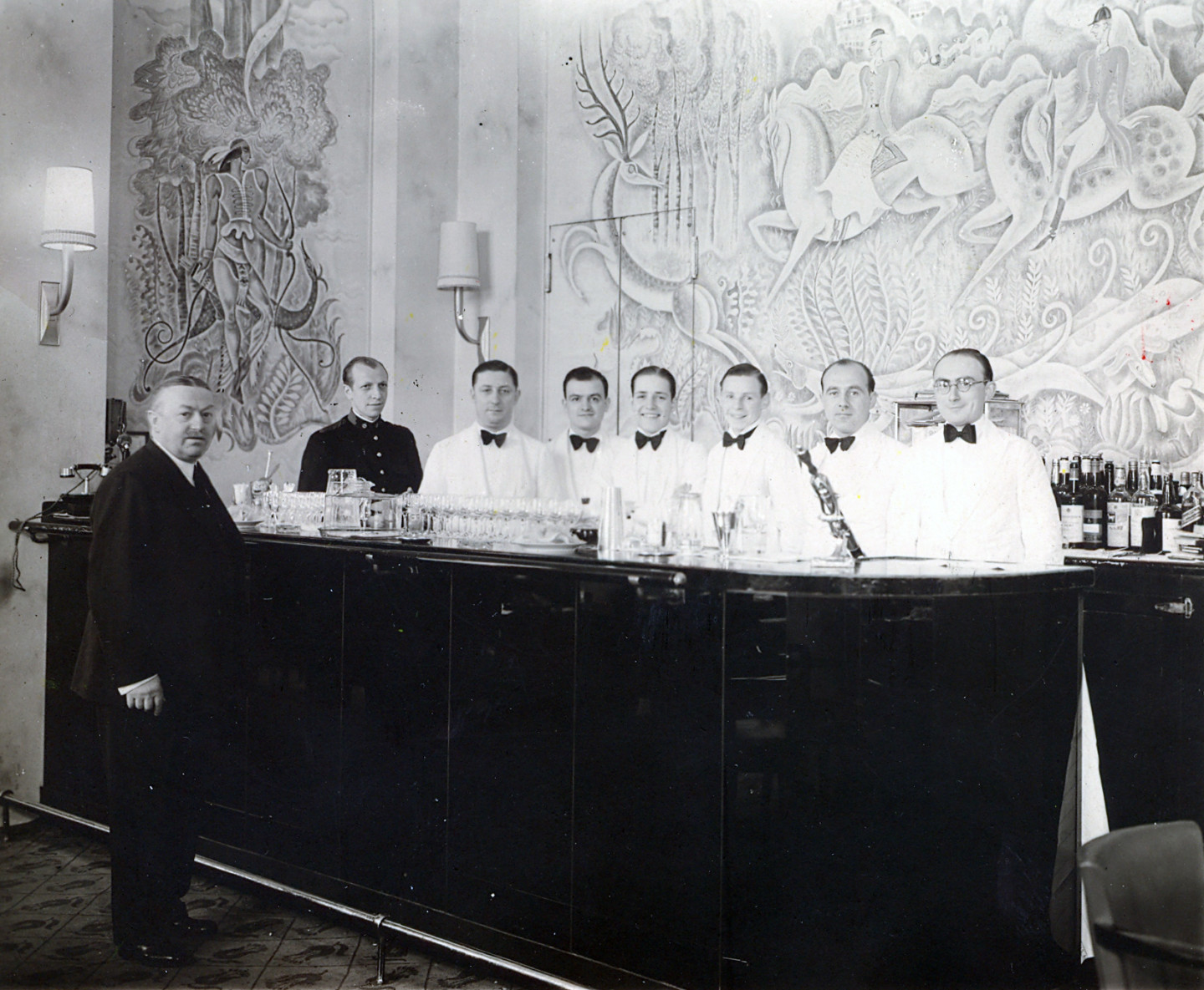 Фрэнк Мейер, управляющий баром «Камбон» в отеле Ritz, 1930 г.