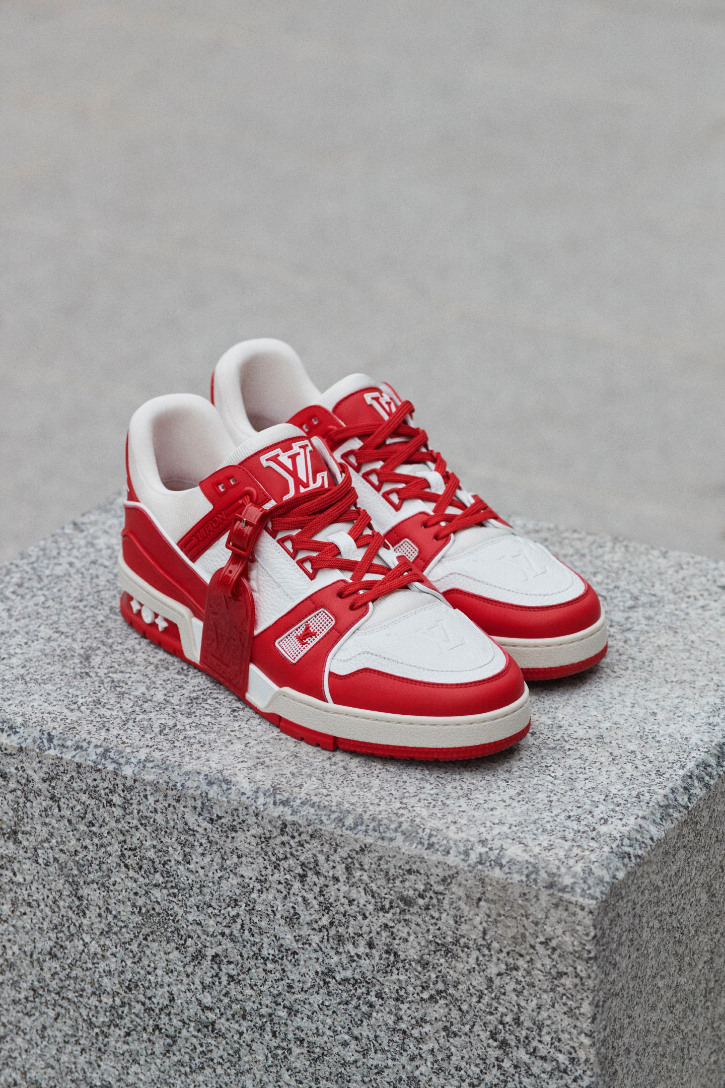 Кроссовки Louis Vuitton LV Trainer, приуроченные ко Всемирному дню борьбы со СПИДом