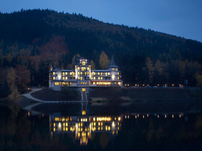 Retro Riverside Luxury Wellness Resort