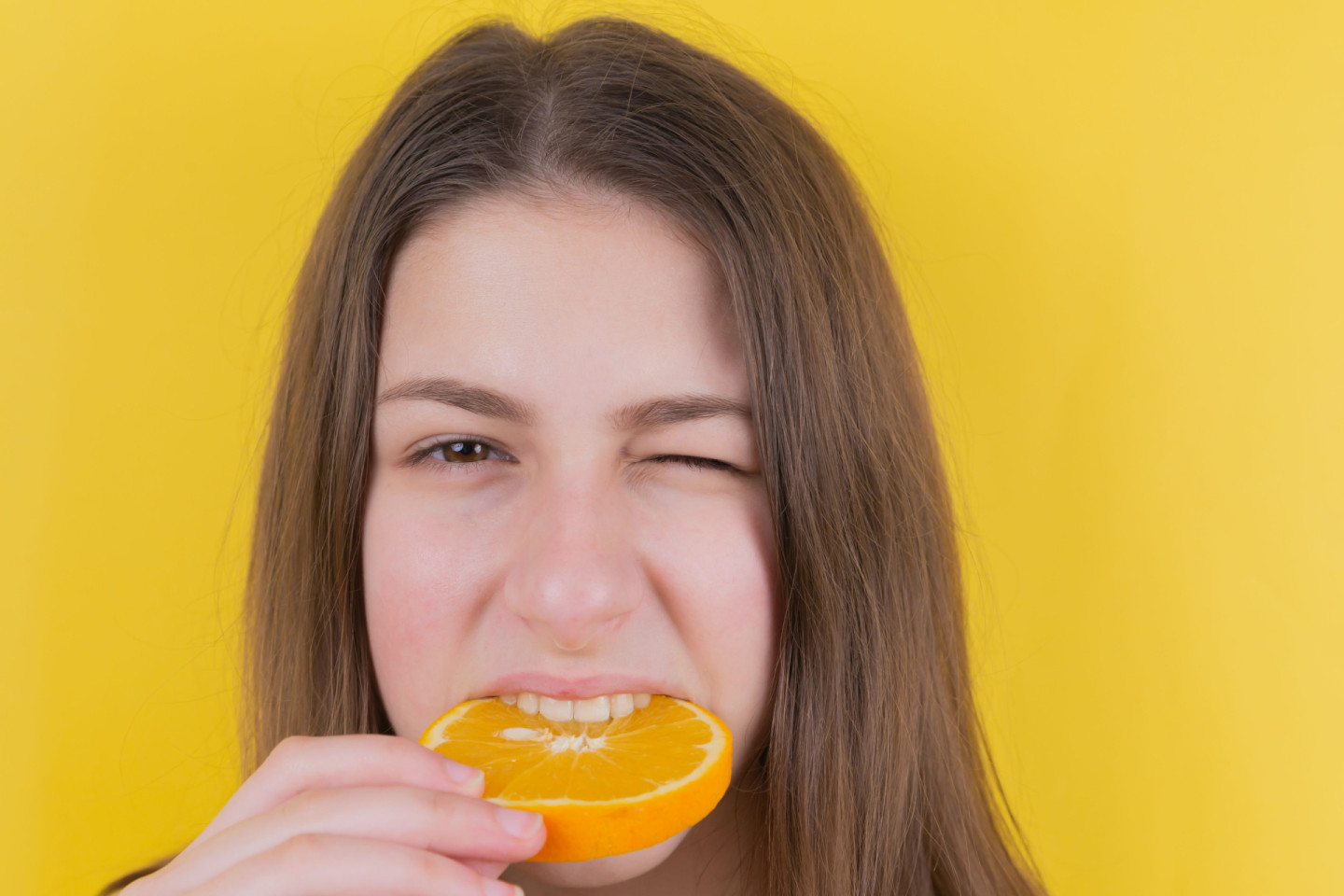 Фолиевой кислотой богаты зеленые листовые овощи, цитрусовые и продукты из муки грубого помола