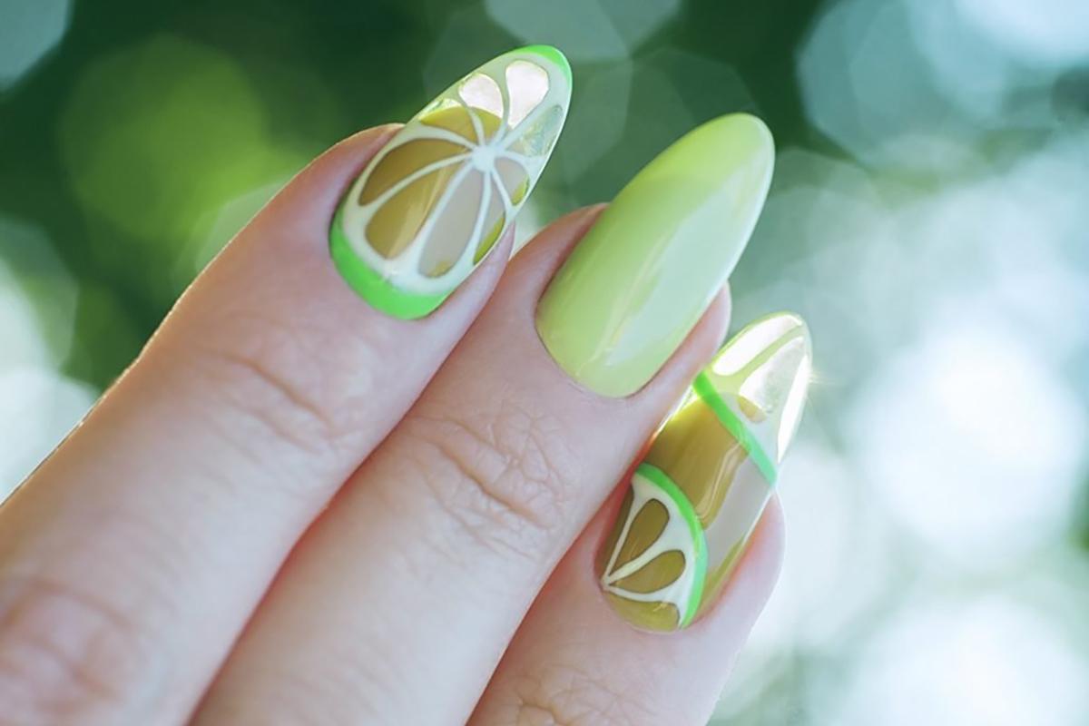 Сочный «цитрусовый» дизайн с полупрозрачными кончиками ногтей