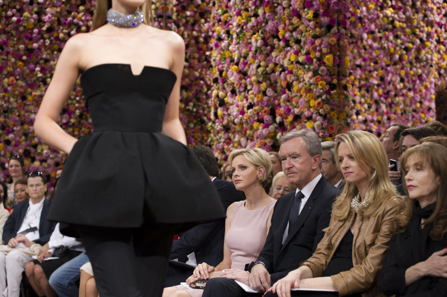 Бернар Арно и Дельфина Арно на показе Christian Dior Paris Fashion Week Haute Couture F/W 2013