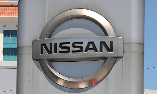 Чемпионы Англии по футболу будут ездить на Nissan