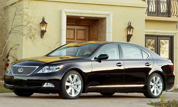 Lexus представил первый серийный гибрид с двигателем V8