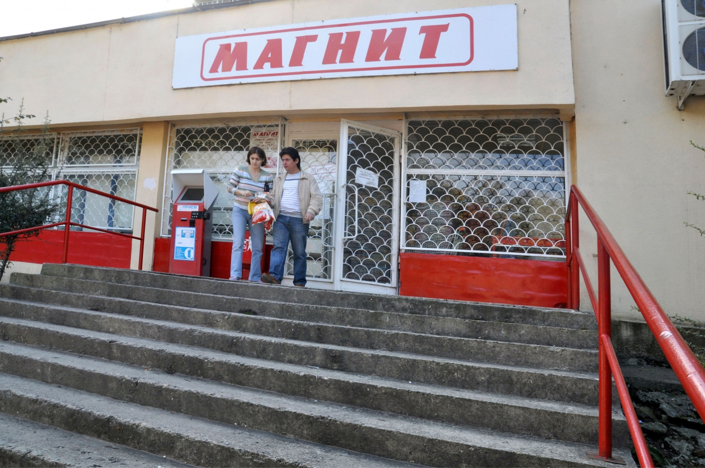 Москва сити продуктовый магазин. Первый гипермаркет в мире. Самый 1 магазин. Магазин магнит в 1994 году. "первый магазин самообслуживания в сша в 20-30 годах".