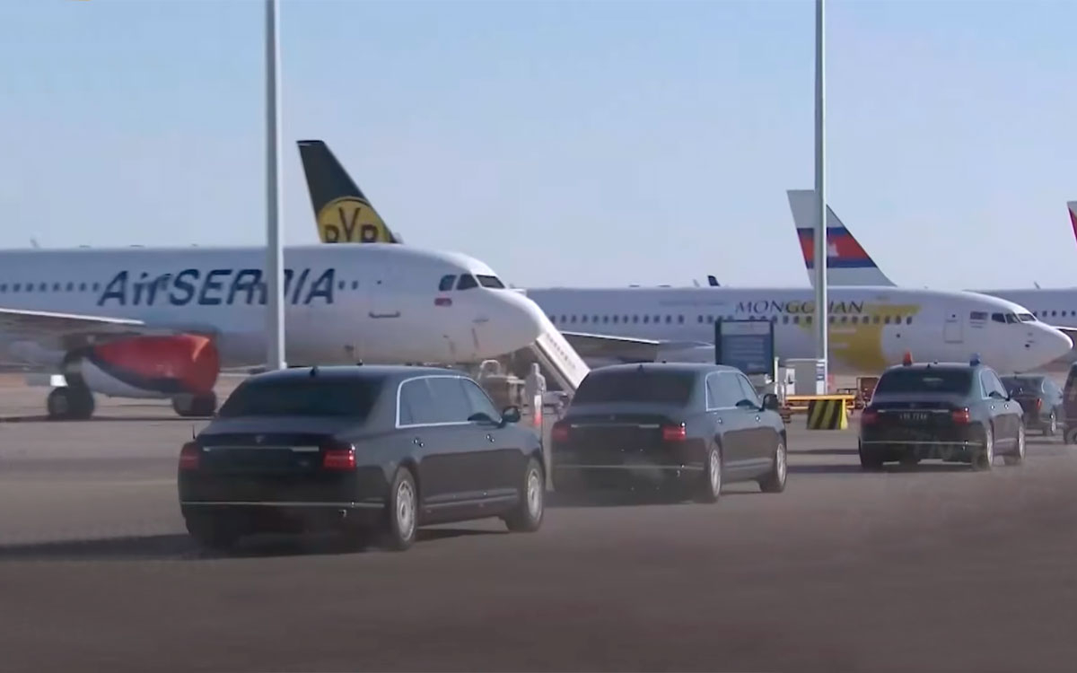 Путин отправился на открытие Олимпиады на лимузине Aurus. Видео
