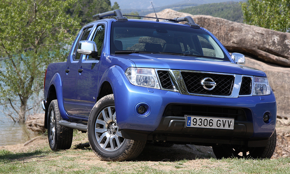 Мощный дуэт – обновленные внедорожник и пикап от Nissan