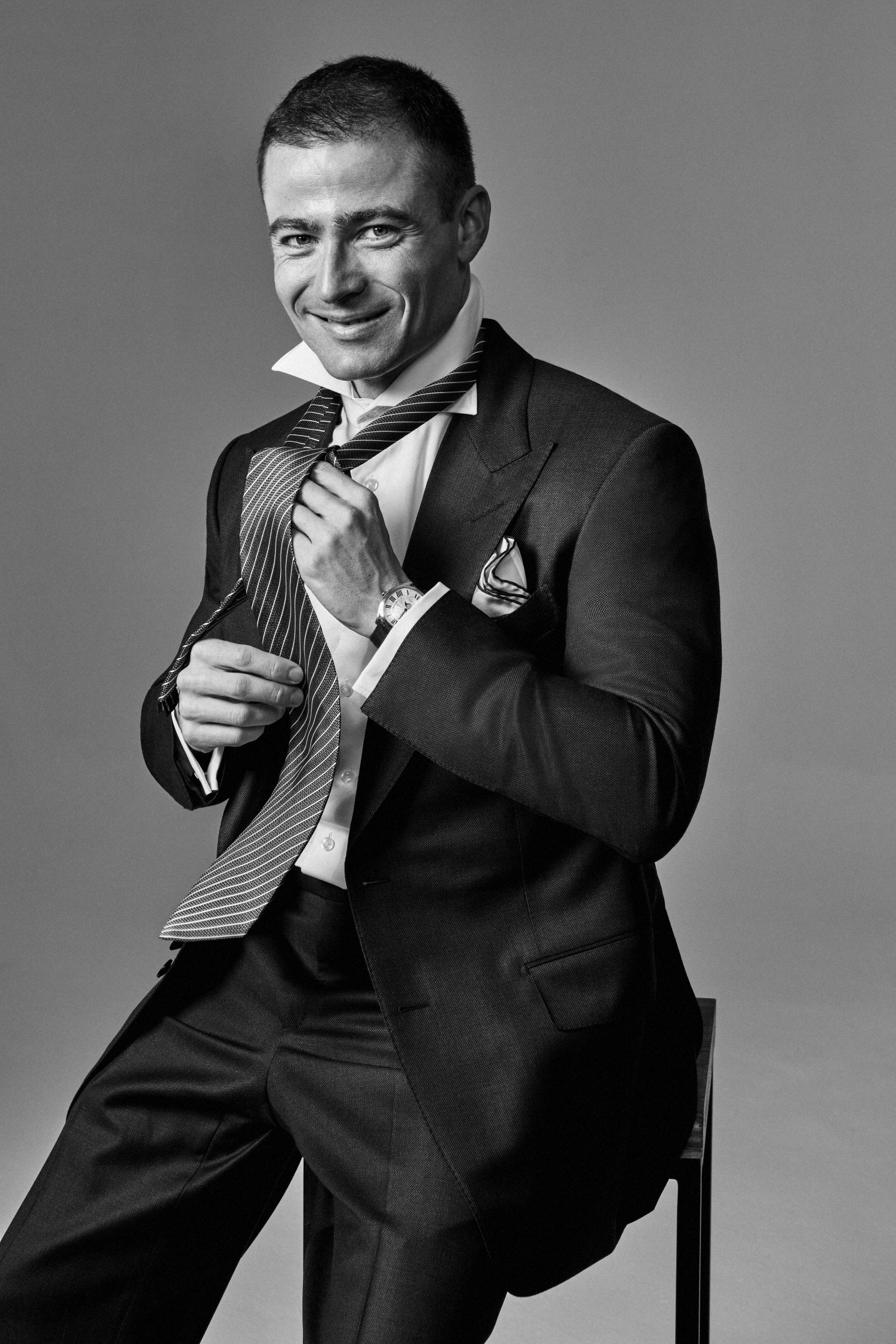 На Борисе: костюм, сорочка, галстук, платок - все Tom Ford, запонки Cartier, часы Drive de Cartier
