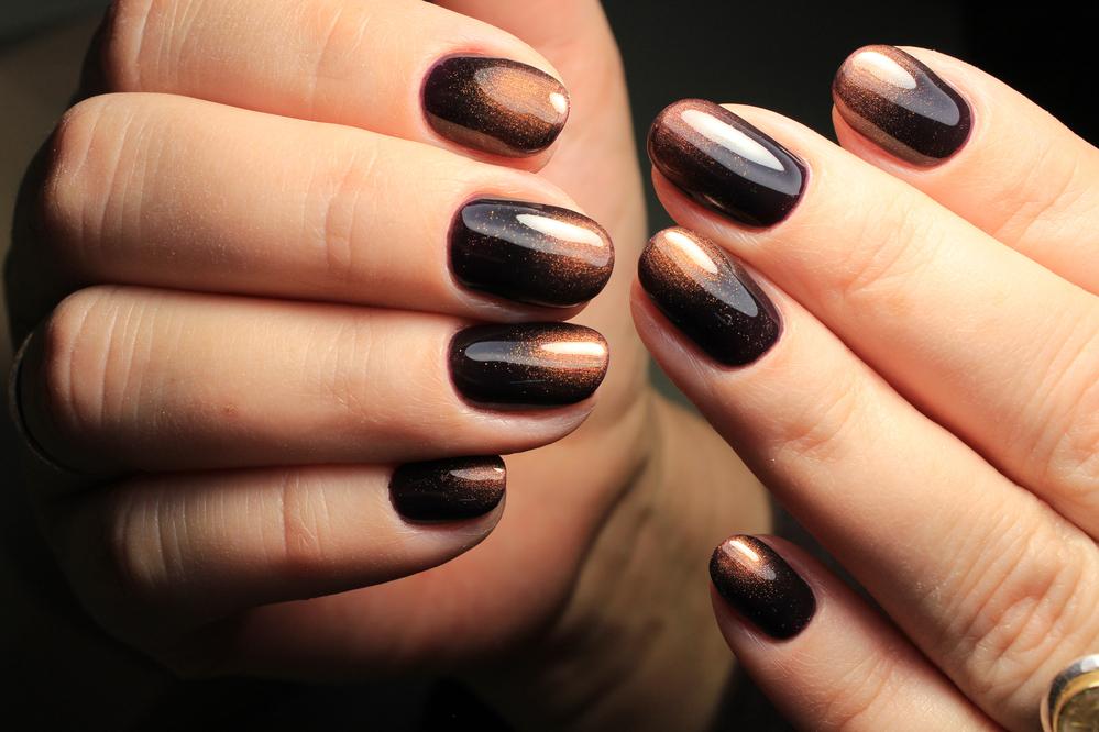 Маникюр на длинные ногти разные цвета на двух руках