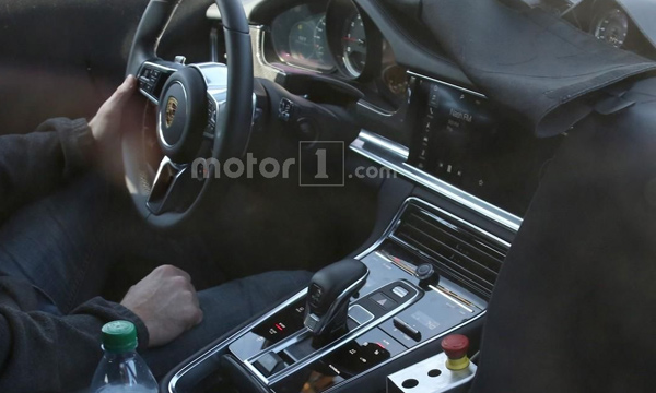 Опубликованы первые фотографии салона нового Porsche Panamera