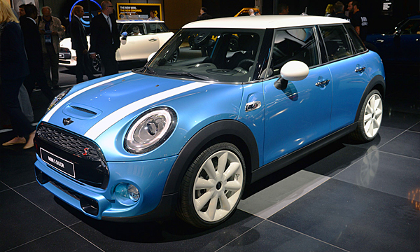 Хэтчбек MINI впервые в истории стал пятидверным