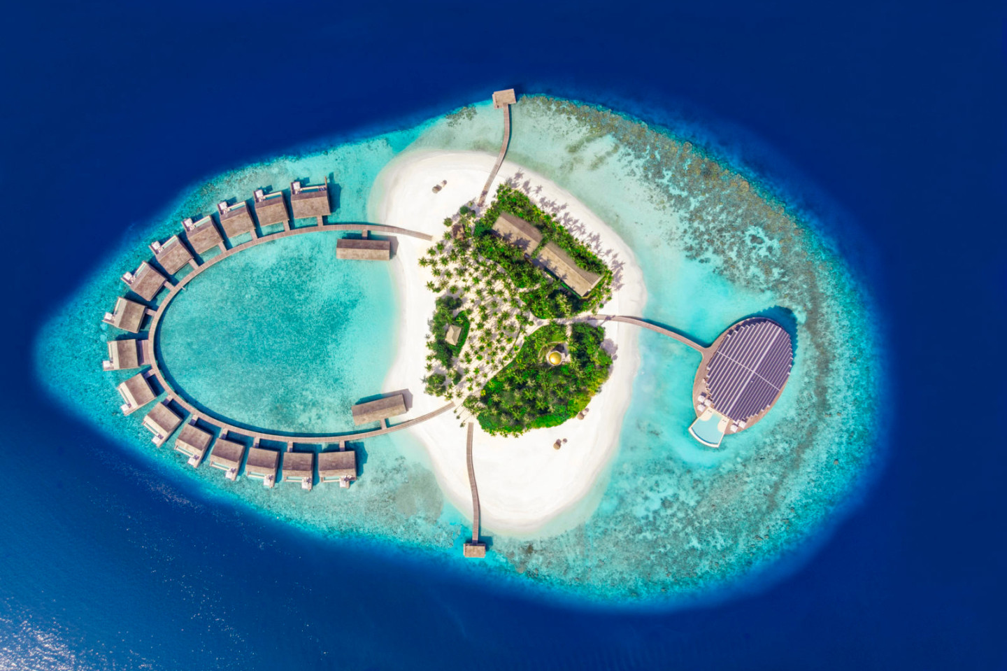 Вид на Kudadoo Private Island с воздуха