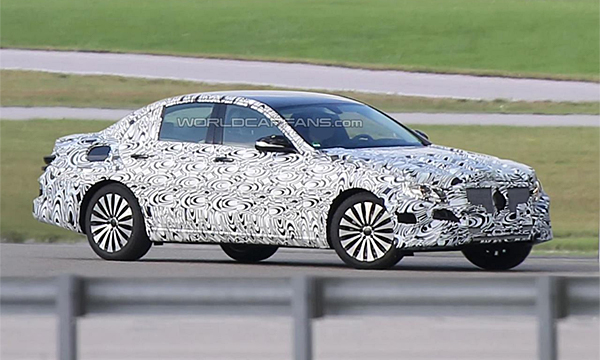Mercedes тестирует новый E-Class