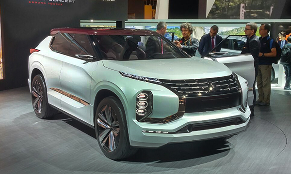 Mitsubishi создал гибридный кроссовер с тремя электромоторами